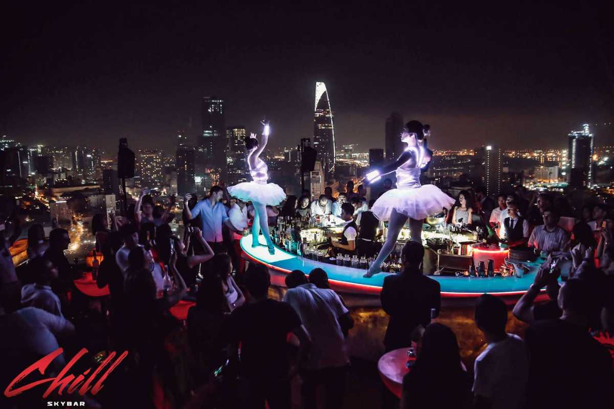 chill-sky-bar-dancer_20180828121248